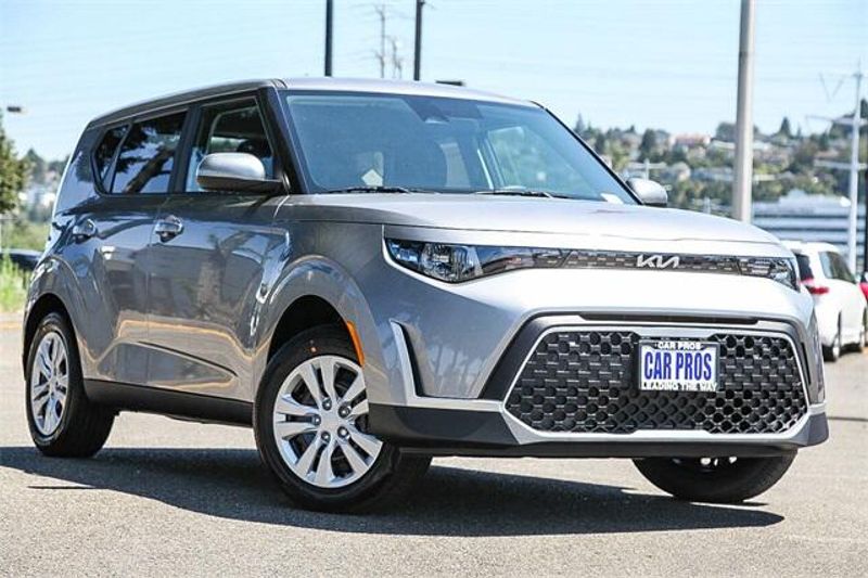 2025 Kia Soul LXImage 2