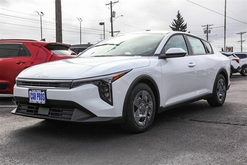 New 2025 Kia K4 LXImage 14