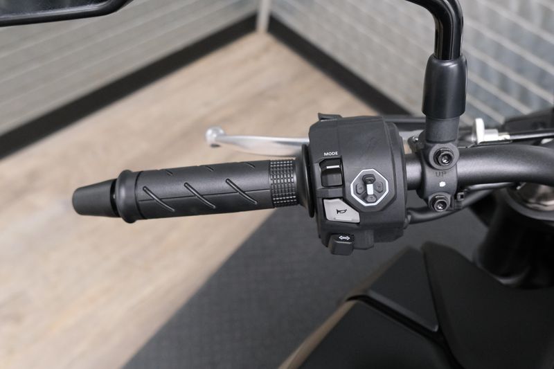 NEW 2025 HONDA CB750 HORNET Image 19