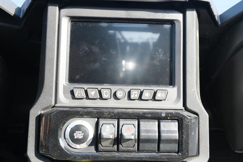 USED 2024 POLARIS SLINGSHOT SLR AUTODRIVE Image 21