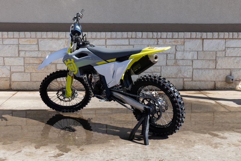 2023 HUSQVARNA FX 350 in a WHITE exterior color. Family PowerSports (877) 886-1997 familypowersports.com 