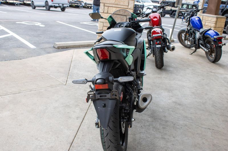 NEW 2026 YAMAHA YZFR3 ABS Image 6