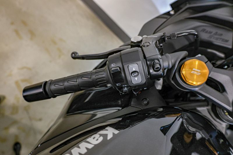 2025 Kawasaki NINJA ZX4R ABS METALLIC SPARK BLACK Image 13