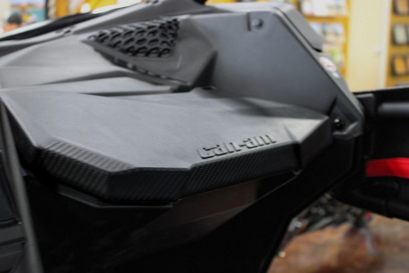 2025 Can-Am MAVERICK X3 MAX X RS TURBO RR TRIPLE BLACK Image 34