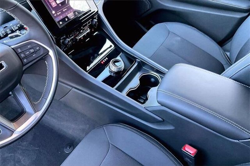 New 2025 Jeep Grand Cherokee L Laredo X 4x2Image 7