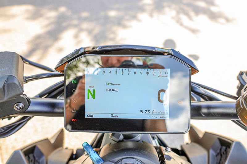 NEW 2026 KAWASAKI Z1100 SE ABS Image 2