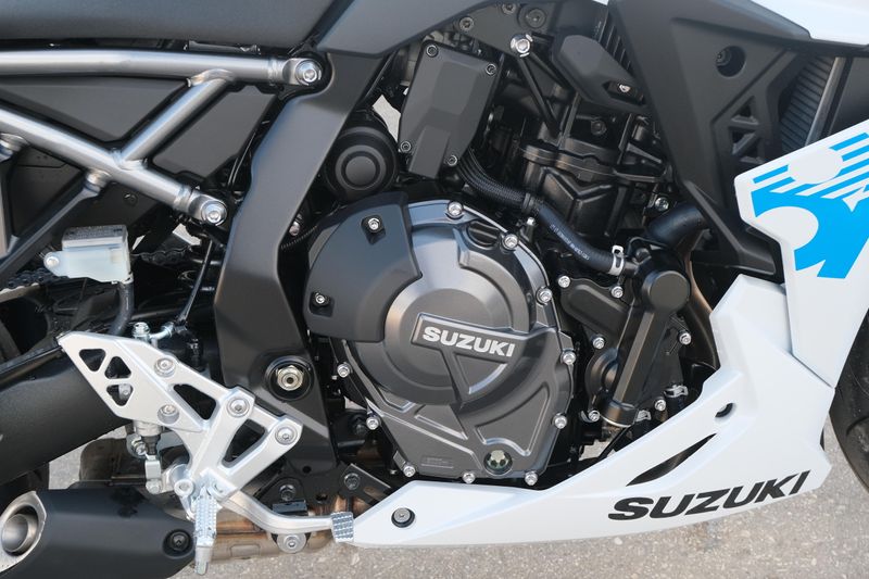 NEW 2026 SUZUKI GSX8R Image 11