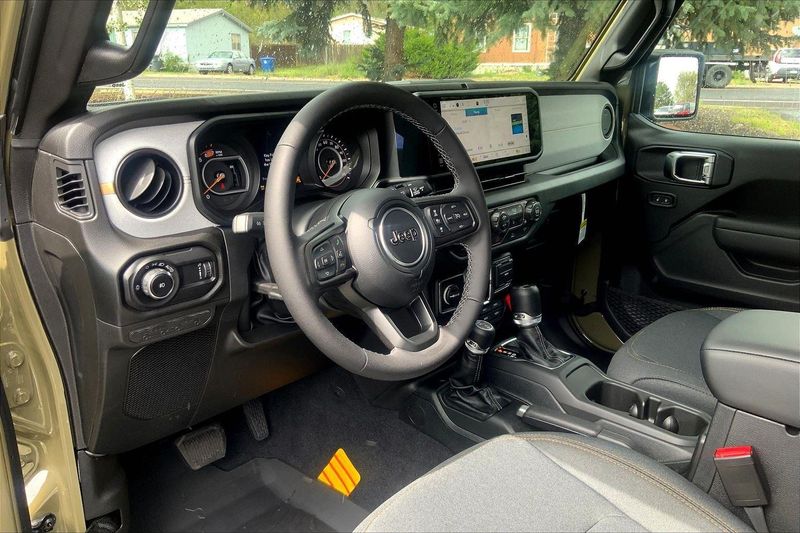 2025 Jeep Wrangler Unlimited Willys photo 8