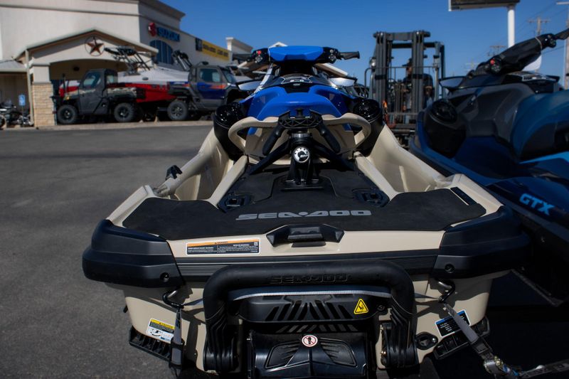 2025 SEADOO WAKE PRO 230 WITH SOUND SYSTEM IDF SAND AND DAZZLING BLUE Image 5