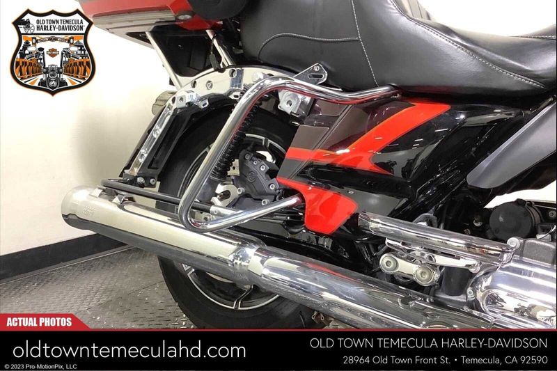 2017 Harley-Davidson Electra Glide in a BLK GNT/EL RED W/PINSTRIPE exterior color. BMW Motorcycles of Temecula – Southern California 951-395-0675 bmwmotorcyclesoftemecula.com 