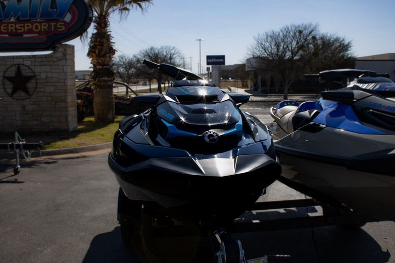 2025 SEADOO GTX 230 WITH SOUND SYSTEM IDF  BLUE ABYSS AND GULFSTREAM BLUE Image 3