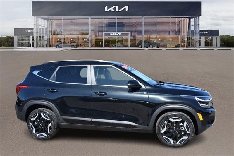 2024 Kia Seltos SXImage 2