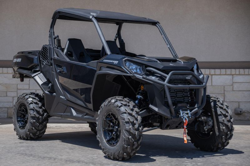 2025 Can-Am COMMANDER XT 700 TRIPLE BLACKImage 1