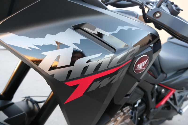 2025 Honda AFRICA TWIN MATTE BLACK METALLICImage 10