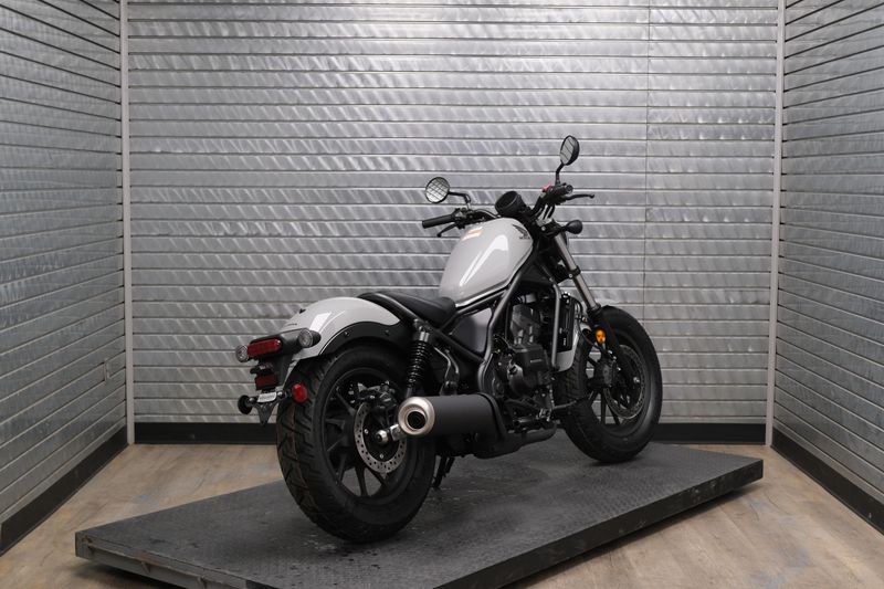 NEW 2026 HONDA REBEL 300 ECLUTCH Image 3