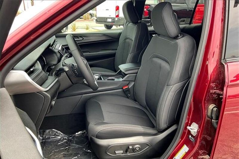 2025 Jeep Grand Cherokee L Laredo X 4x2Image 8