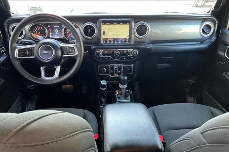 2023 Jeep Gladiator OverlandImage 15