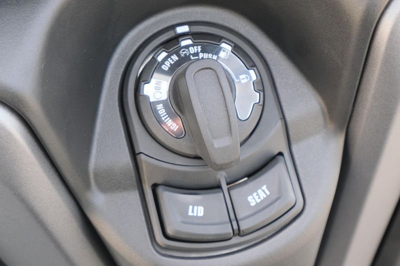 NEW 2025 YAMAHA XMAX Image 27