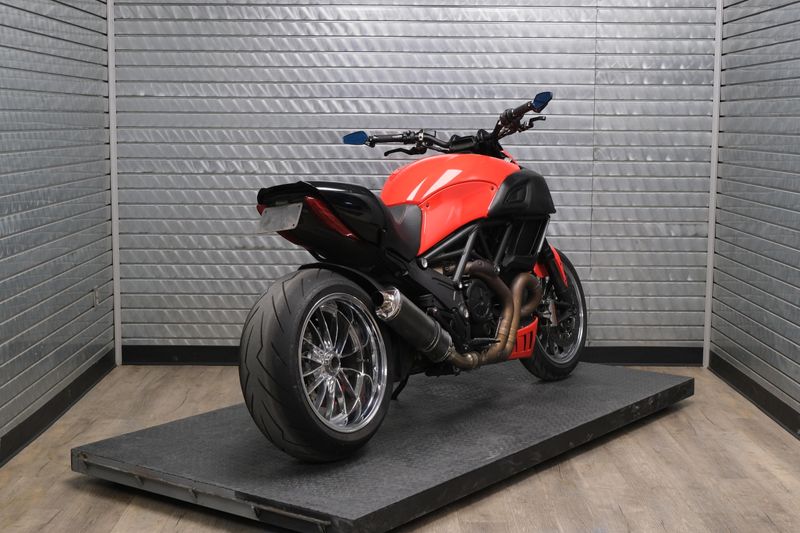 USED 2015 DUCATI DIAVEL Image 3