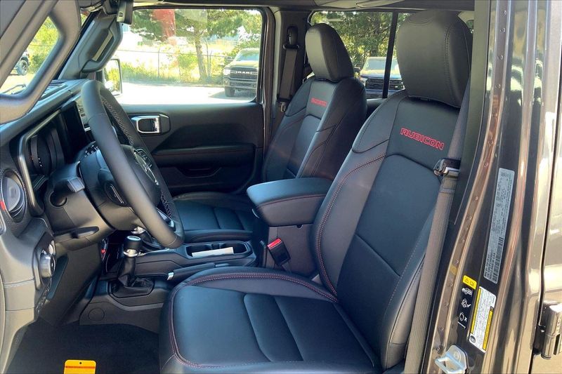 2025 Jeep Wrangler Unlimited Rubicon X photo 8