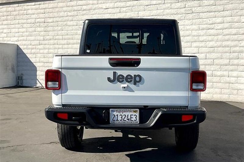2021 Jeep Gladiator Image 3