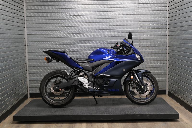 USED 2023 YAMAHA YZFR3 ABS Image 2
