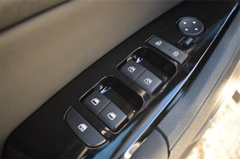 2025 Kia Sportage EXImage 18