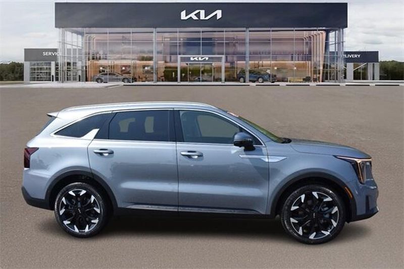 New 2025 Kia Sorento SXImage 2