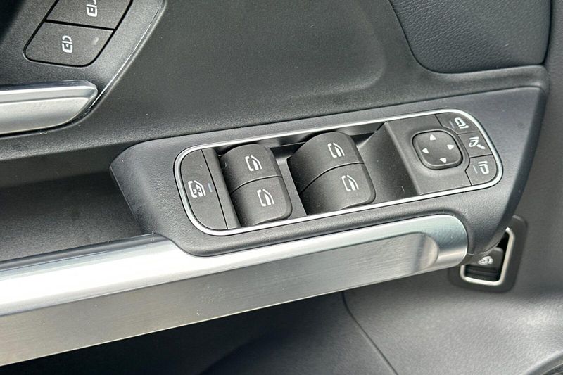 2024 Mercedes-Benz EQB 300Image 12