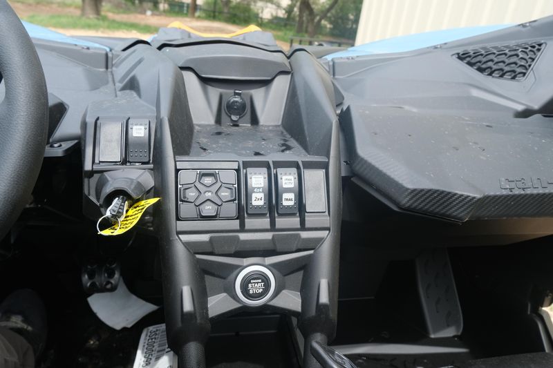 2025 Can-Am MAVERICK X3 MAX RS TURBO SCANDI BLUE AND ORANGE CRUSH Image 17