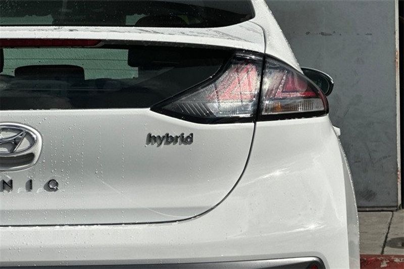 2020 Hyundai Ioniq Hybrid LimitedImage 24