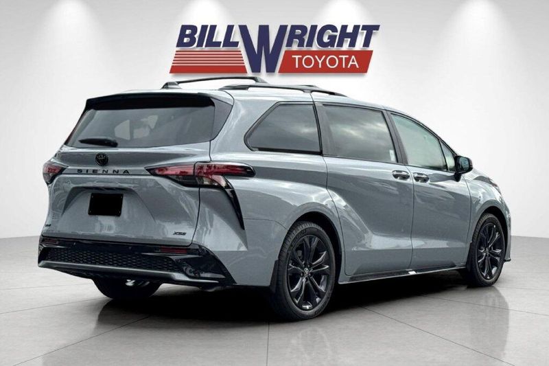 New 2026 Toyota Sienna XSEImage 3