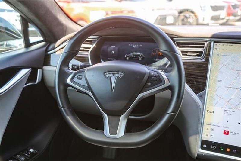 2015 Tesla Model S 70DImage 16