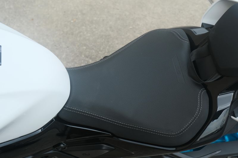 2025 CFMOTO 675SS NEBULA WHITE Image 13
