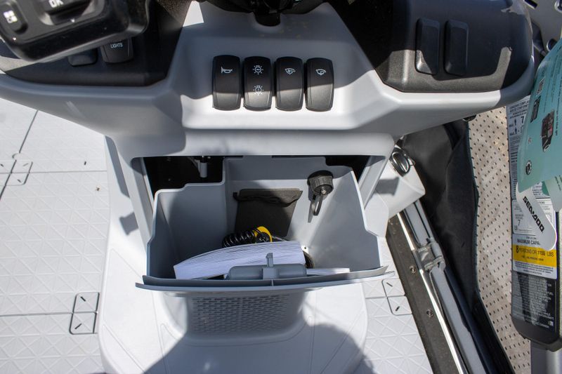 NEW 2026 SEADOO SWITCH SPORT 18 300HP TECH PACKAGE WITH PAINTED TRAILER Image 25