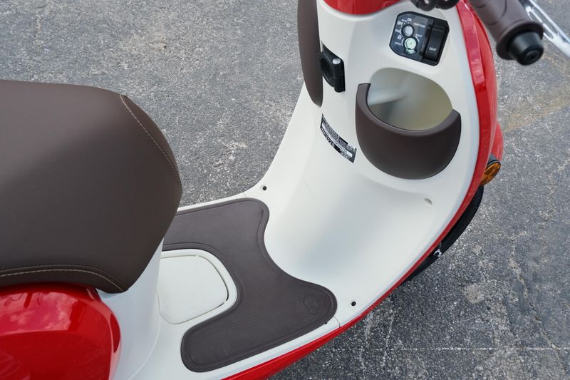 NEW 2025 HONDA METROPOLITAN Image 12