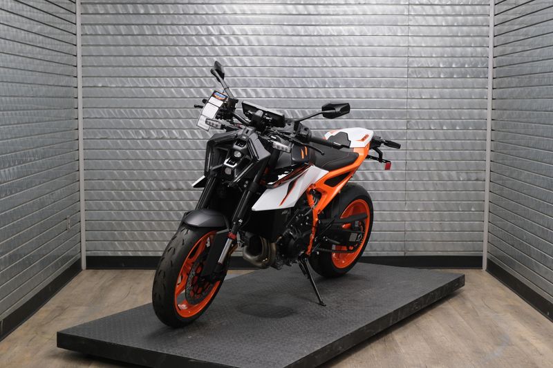 NEW 2026 KTM 990 DUKE R Image 7