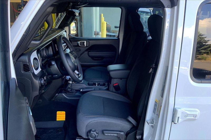 2025 Jeep Wrangler Unlimited Sport S photo 9