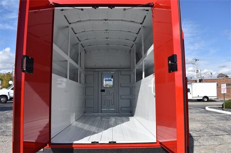 New 2025 Chevrolet Express 3500 Work VanImage 17