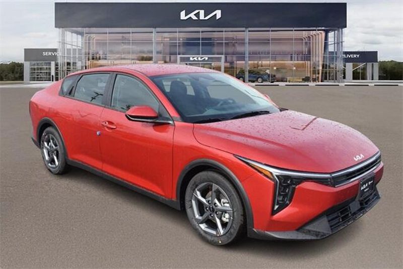 2025 Kia K4 LXSImage 1