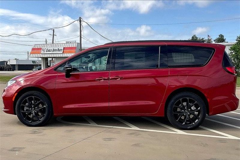 2024 Chrysler Pacifica Touring L AwdImage 14