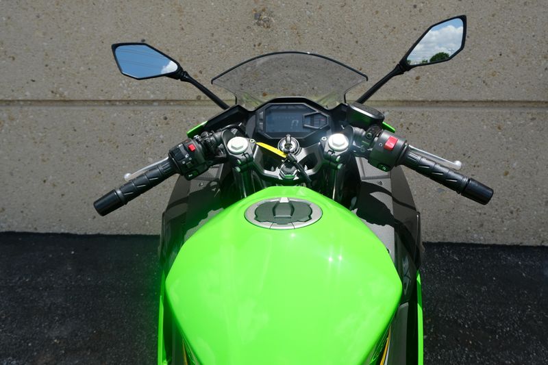 2025 Kawasaki NINJA 500 KRT EDITION LIME GREEN AND EBONY AND PEARL BLIZZARD WHITE Image 17
