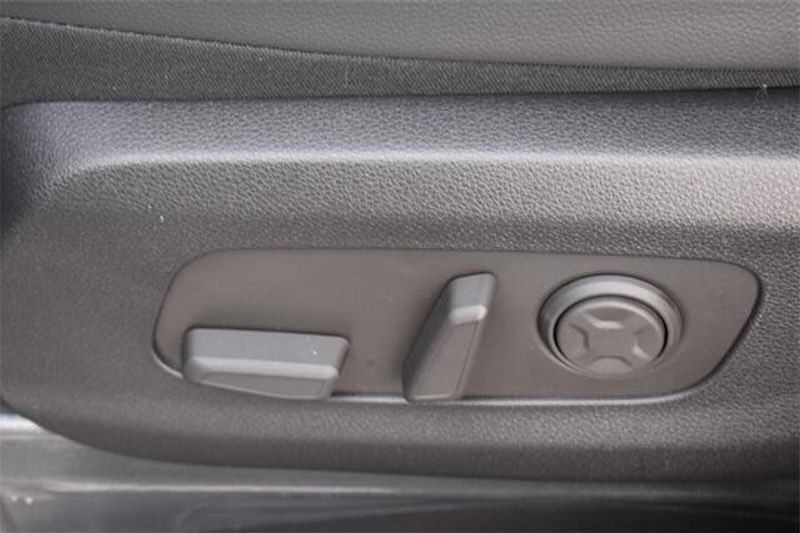 2025 Kia Carnival SX PrestigeImage 28