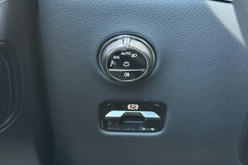 Used 2026 Mercedes-Benz GLC 300Image 31