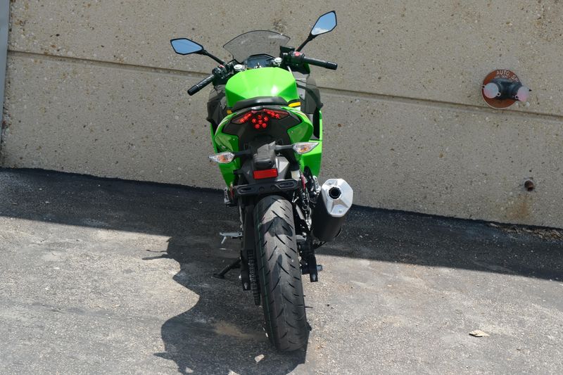 2025 Kawasaki NINJA 500 KRT EDITION LIME GREEN AND EBONY AND PEARL BLIZZARD WHITE Image 6