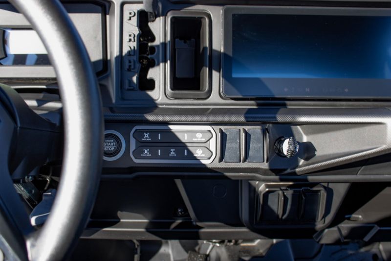 NEW 2026 CAN-AM DEFENDER XT HD11 WITH 1025 INCH TOUCHSCREEN Image 23