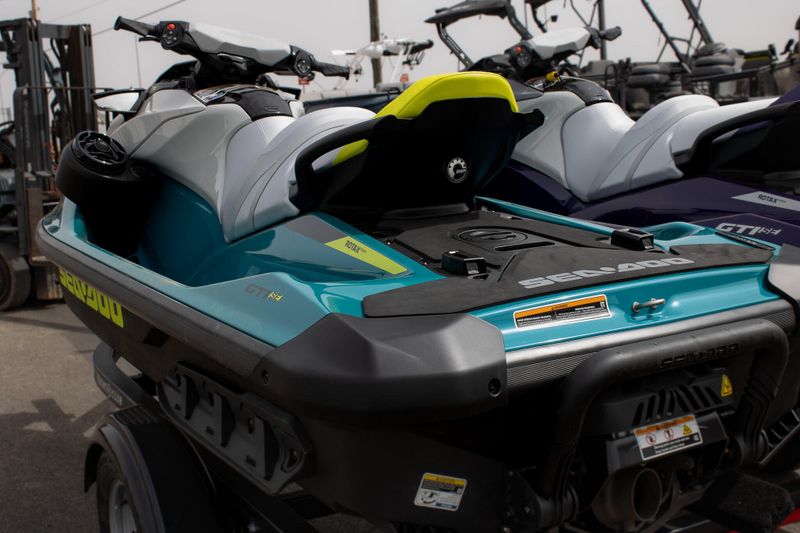 2025 SEADOO GTI SE 170 WITH SOUND SYSTEM IDF TEAL BLUE AND MANTA GREEN Image 6