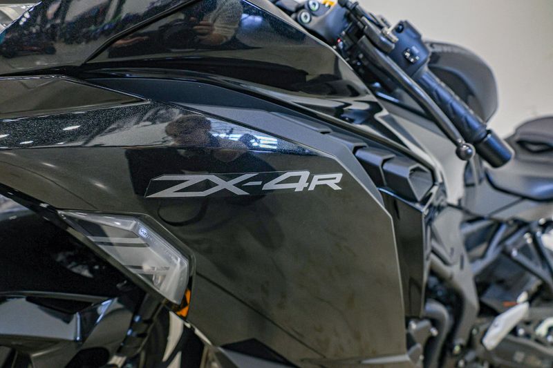 2025 Kawasaki NINJA ZX4R ABS METALLIC SPARK BLACK Image 8