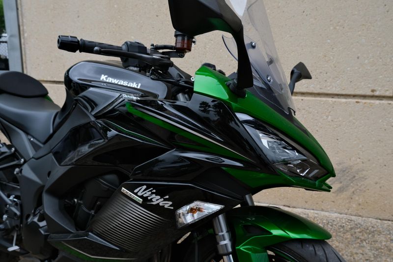 2023 Kawasaki NINJA 1000 SX EMERALD BLAZE GREEN AND METALLIC DIABLO BLACK AND METALLIC GRAPHITE GRAY Image 3