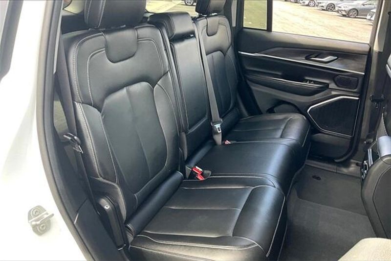 2022 Jeep Cherokee Limited 4xe photo 24